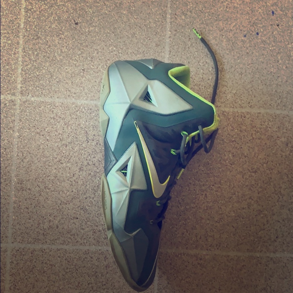 green lebrons dunk mans